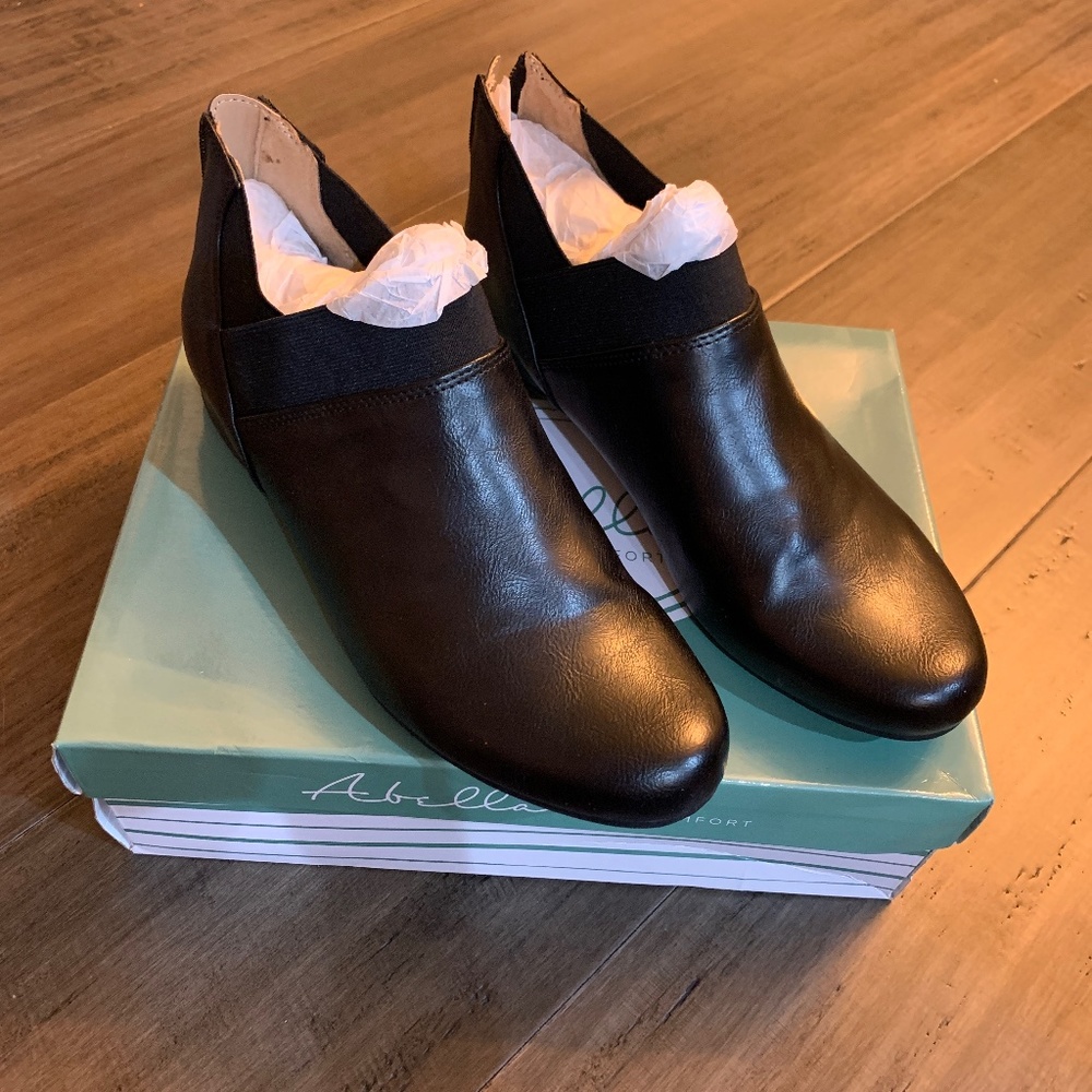 Abella Dorothy Bootie with comfort gel | Women's Size 9.5